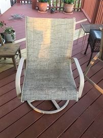 Swivel Patio Chair (1 of 2)
