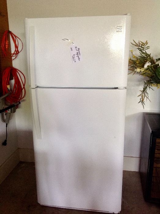 Kenmore 18 cubic ft. 2015 refrigerator