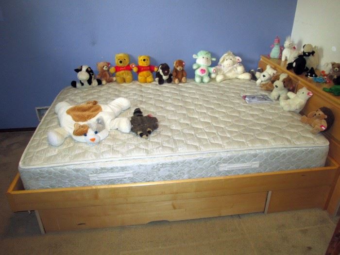 Upstairs 1st bed room Right: Twin Bed, Stuffed Animals