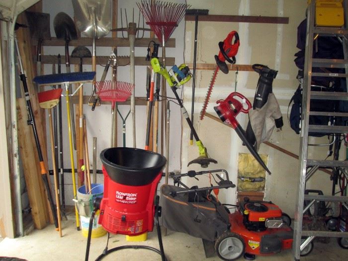 Garage: Garden Tools