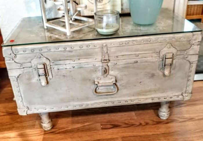 Distressed chest/coffee table
