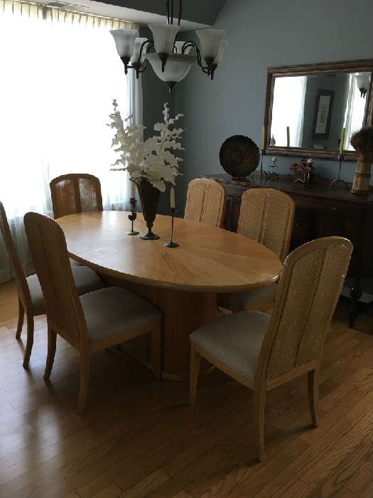 Oval Dining Table w/6 Chairs, 44'x76"+18" Leaf