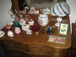 Many trinket boxes 
