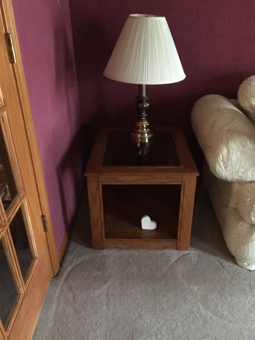 2 End tables and lamps
