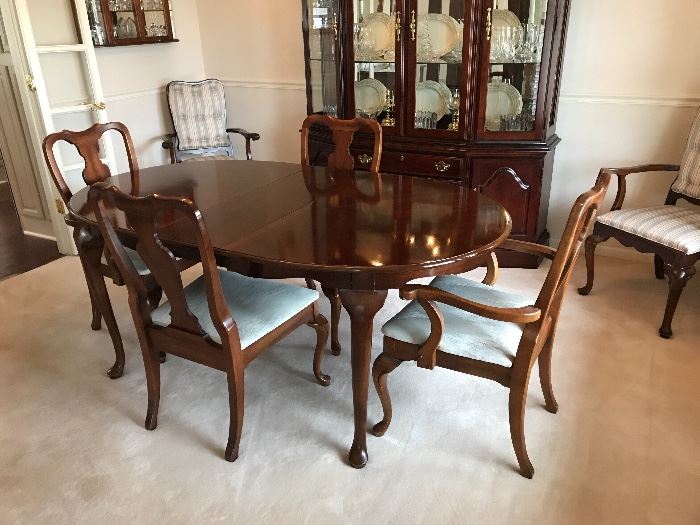 Pre Sale Item, Table with 6 Chairs 
