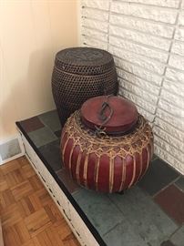 WICKER AND WOOD DECORATIVE PIECES