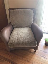 HEMMINGWAY COLLECTION BY THOMASVILLE LEATHER AND SHEEPSKIN CHAIR