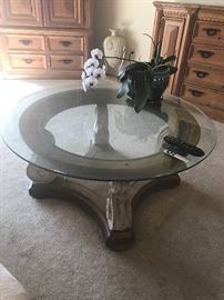 THOMASVILLE  ROUND COCKTAIL TABLE