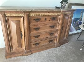 THOMASVILLE BUFFET WITH HILDAGO TRAVERTINE