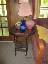END TABLE AND VASES