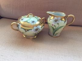 Creamer and sugar with jonquils