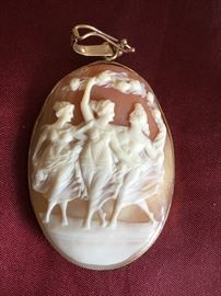 Antique cameo pendant in gold.  Three graces. 