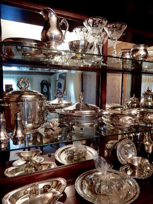 A WONDERFUL COLLECTION OF SILVER PLATE SERVING PIECES