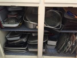 Enamel pans and aluminum baking pans