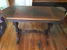 Gorgeous foyer/occasional table
