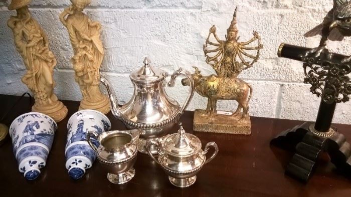 Silver plate, bronze and porcelains to be sold.