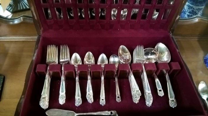 Silver plate to be sold, excellent condition