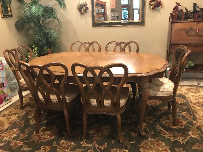 Mid Century Modern Dining Table & 8 Chairs ; shown here without the 2 leaves and 6 of the 8 chairs.