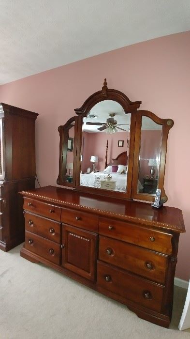 Broyhill dresser with vanity mirror