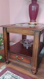 Broyhill side table (pair)