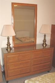 Modern look oak Thomasville six drawer dresser with mirror.
