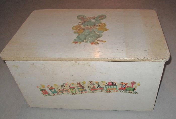 Childs toy chest.