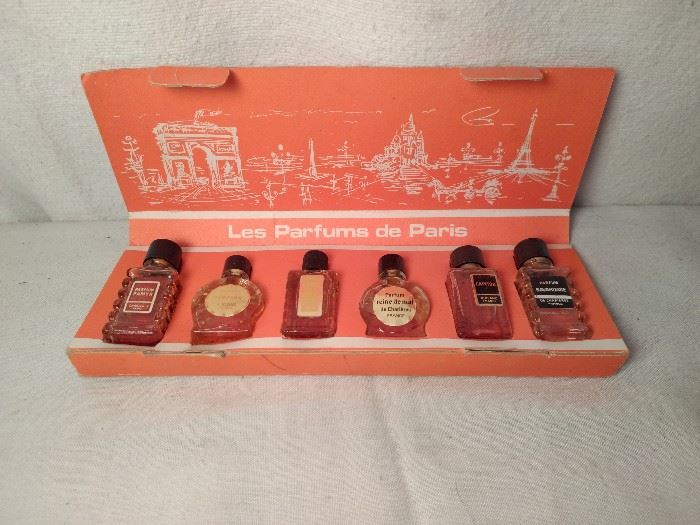 Set of Les Parfums de Paris (6 Perfumes)  https://ctbids.com/#!/description/share/20305