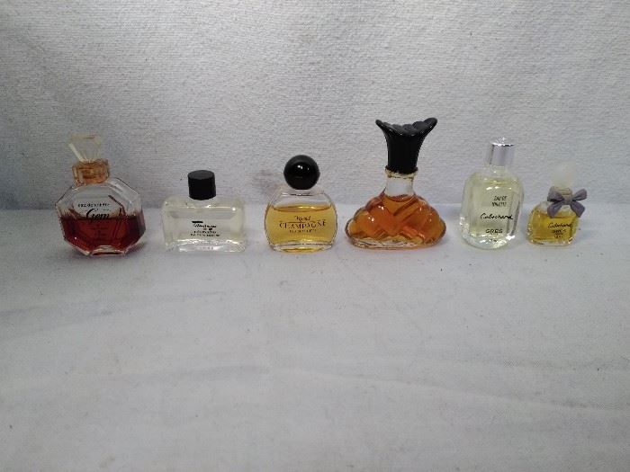 6 Eau de Toilette Mini Perfumes   https://ctbids.com/#!/description/share/20308