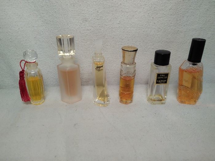 6 Misc. Mini Perfumes       https://ctbids.com/#!/description/share/20310