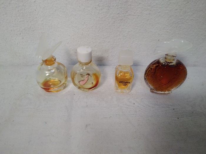4 Misc. Mini Perfumes  https://ctbids.com/#!/description/share/20311