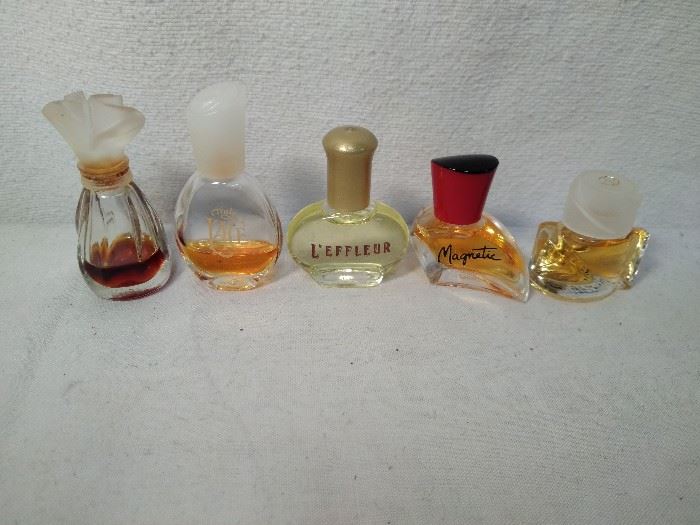 5 Misc. Mini Perfumes https://ctbids.com/#!/description/share/20312