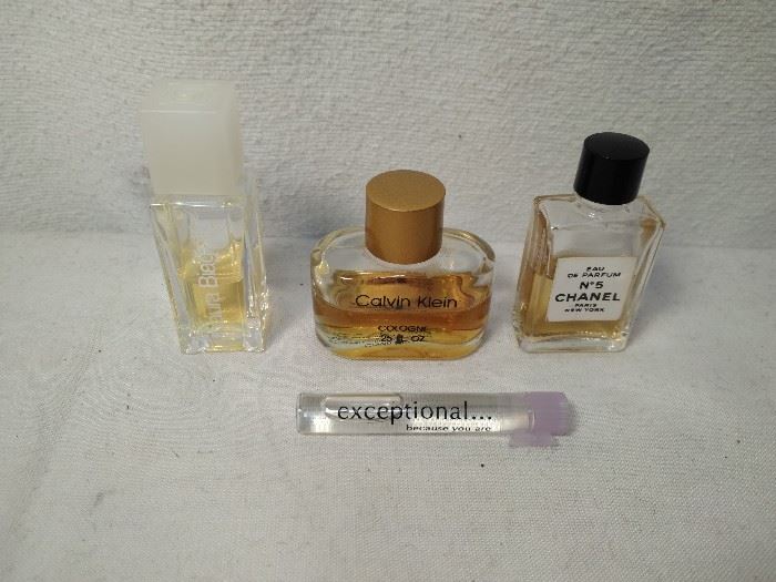 4 Misc. Mini Perfumes  https://ctbids.com/#!/description/share/20313