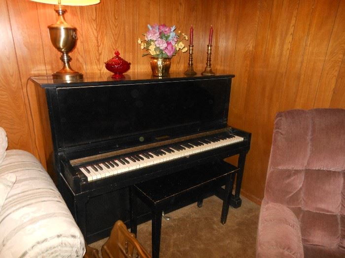 Cable Nelson upright piano in good condition