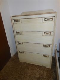 Matching vintage 4 drawer chest