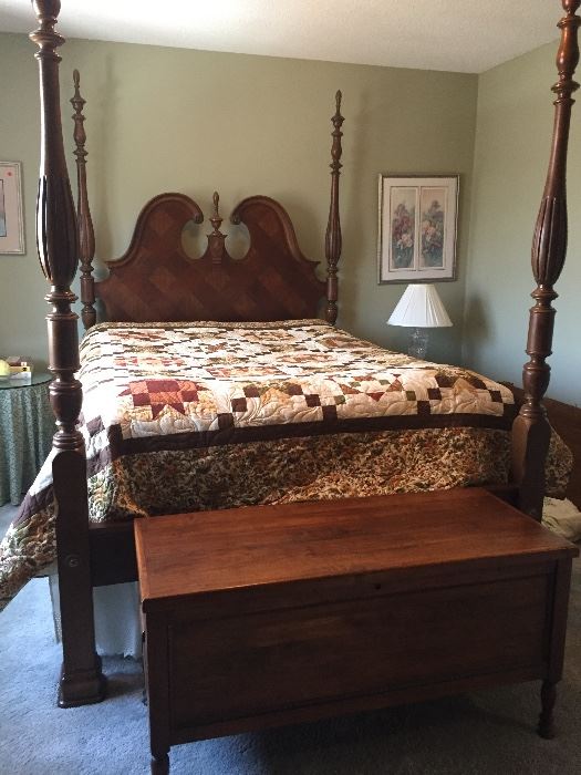 Queen 4 poster Bed, complete
Hope chest