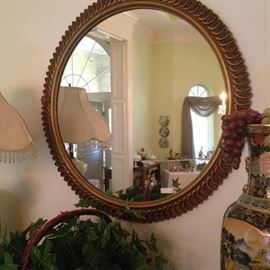 Round mirror