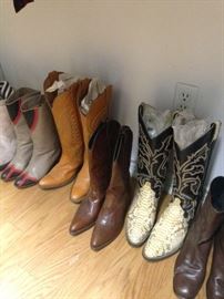 It's time for some boot scootin' !