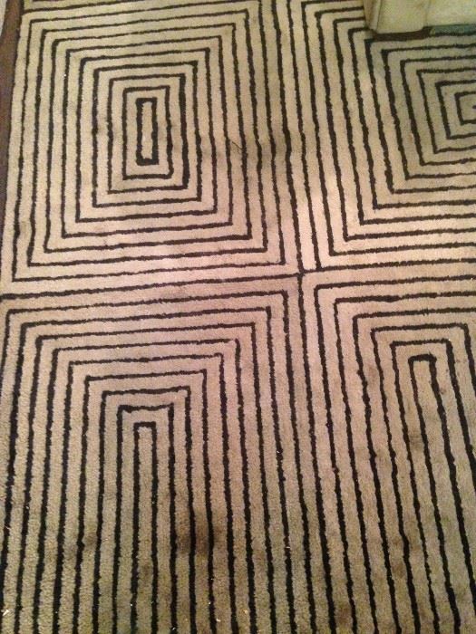 8 feet x 11 feet 100% wool rug
