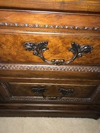 DREXEL HERITAGE KING SIZE 5 PIECE BEDROOM SET
WARDROBE 91”H x 60”W x 26”D