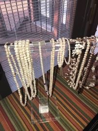 NATURAL PEARL NECKLACES AND BRACELETS 