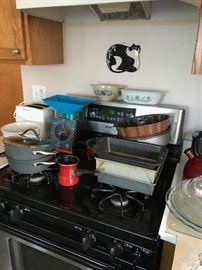 BAKEWARE / POTS AND PANS