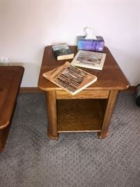 SOLID OAK SIDE TABLE