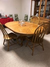 BLONDE SOLID OAK TABLE WITH 6 CHAIRS