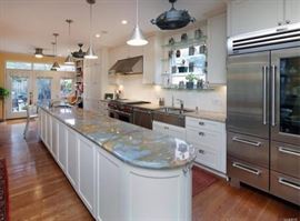 Kitchen (Loaded with Goodies!)