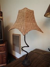 CURLY LAMP WITH WICKER SHADE