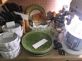 USA White Ceramic Bakers ~ White Kitchen Aide Stand Mixer With Attachments