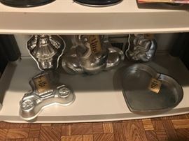 Assorted Wilton Cake Pans