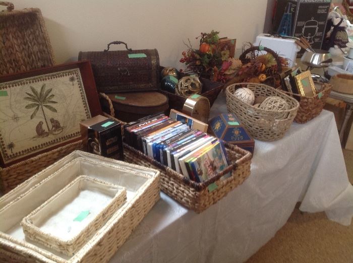 Decorative wooden boxes, trays, baskets, balls, dvd's, floral arrangements