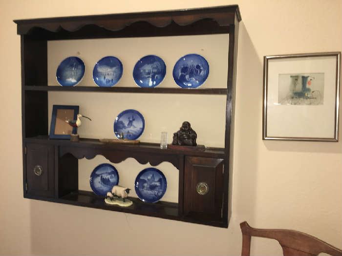 ENGLISH HANGING DISPLAY SHELF, C. LATE 1800'S WITH BING & GRONDAL CHRISTMAS PLATES.