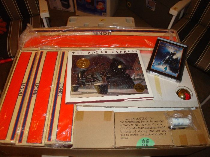 Lionel polar express train, book, and CD #6-31960